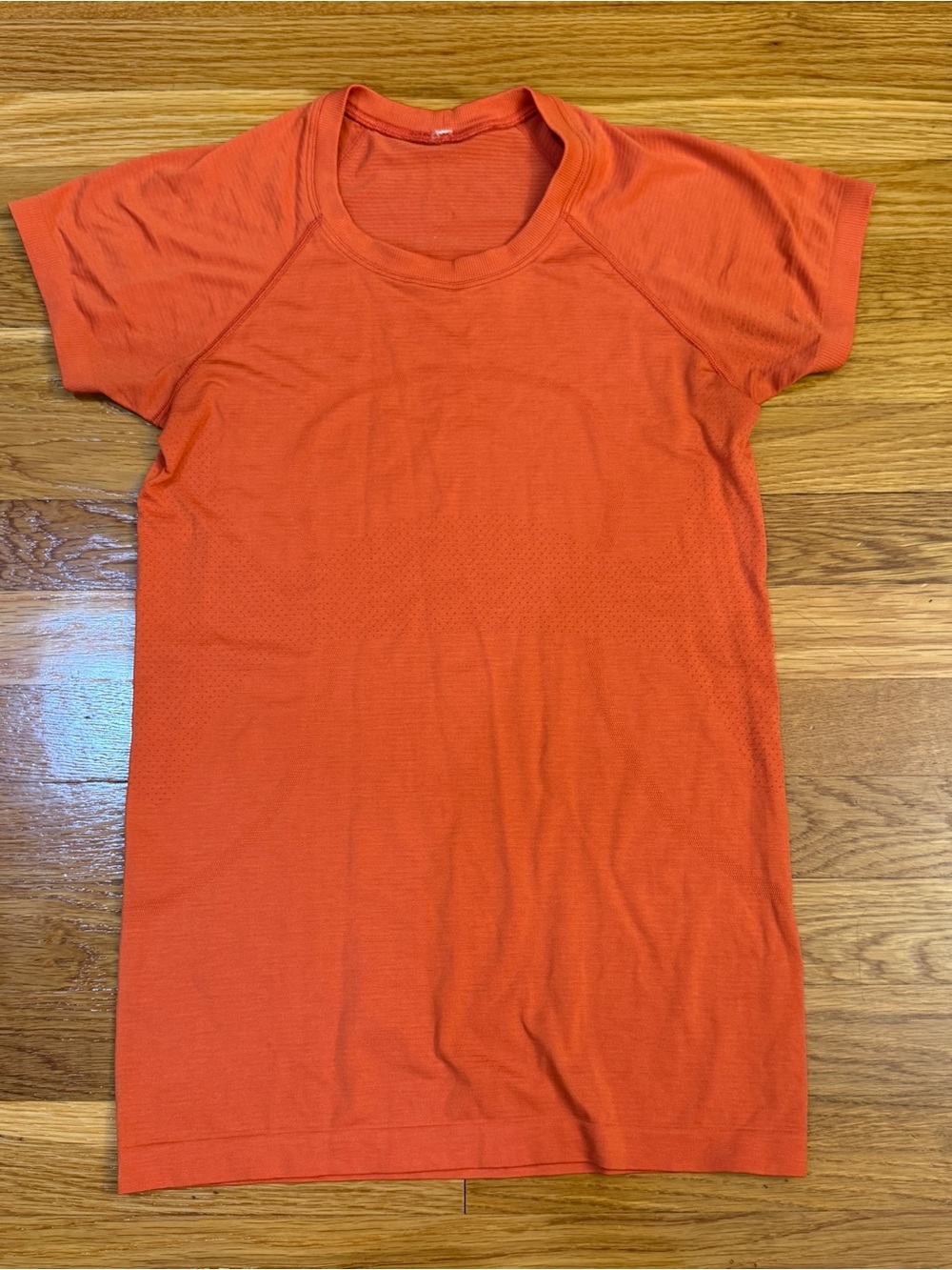 Lululemon Swiftly Tech Short Sleeve 2.0 in Orange - Size 6 - Picture 6 of 6